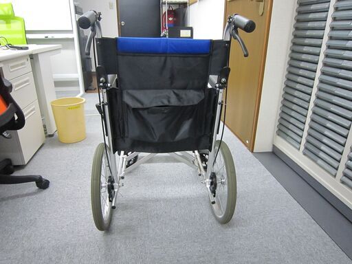 中古】 車イス （青） MIKI製 介助式 ノーパンクタイヤ