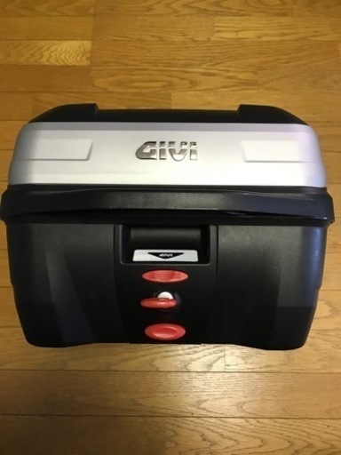 givi リアボックス　３２L