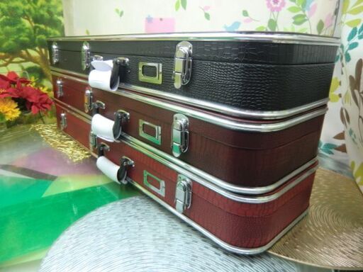 11.000円 沖縄三線専用 ハードケース三色から選択と三線台セット