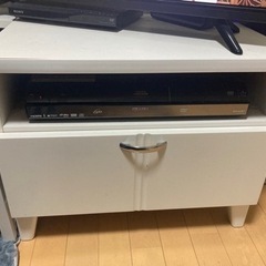 0円　テレビ台　32型まで置ける