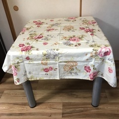 テーブル　食卓