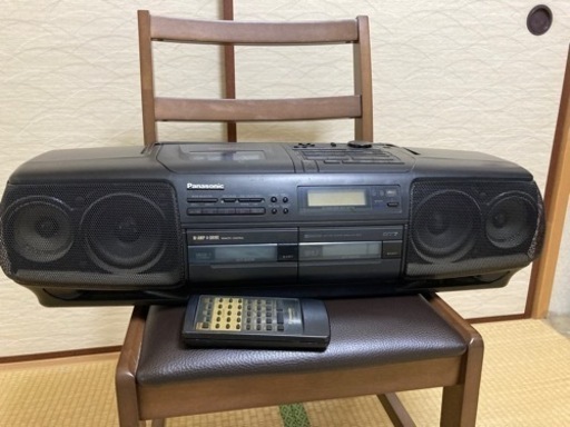 約30年前のポータブルCDラジカセです