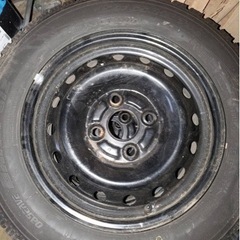 ダイハツ スタッドレスタイヤ ほぼ新品
