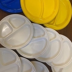 プラスチックの皿