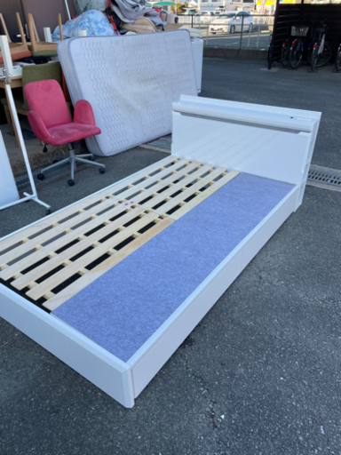 セミダブルベッドフレーム❗️人気のホワイト❗️引出し付き❗️ニトリ