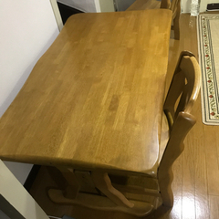 （中古）木製のしっかりとしたテーブル、椅子のセット