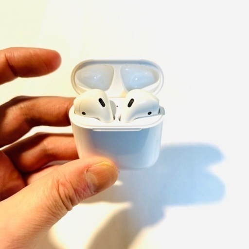 美品 Apple AirPods第2世代 MV7N2J/A 美品) Apple AirPods 第2世代 美品 Apple AirPods第2世代 MV7N2J/A 美品) Apple AirPods 第2世代