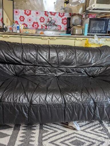 ソファーになります