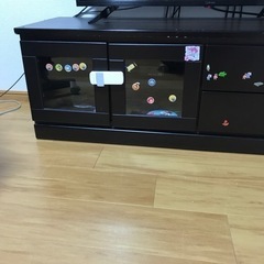 取引中・テレビ台