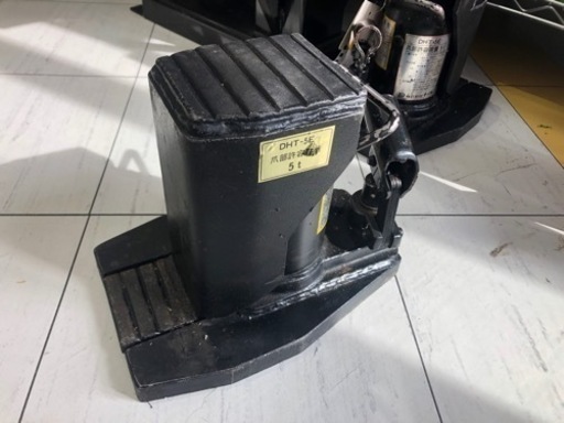 中古品　油圧爪付シャッキ10t 本体のみ