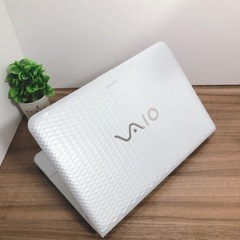 お姫さまみたいなダイヤモンドカットのSSDのノートパソコン