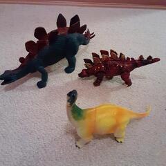 恐竜おもちゃ　３個セット