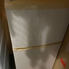 年代物の冷蔵庫（SANYO）、まだまだ現役で使えますので、必要な...