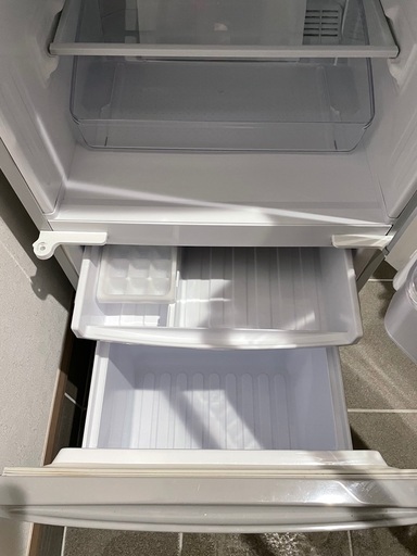 シャープ 省エネ ノンフロン冷凍冷蔵庫 霜取り機能付き どっちもドア