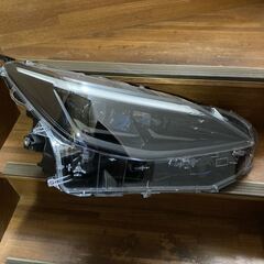 MXPB10 MXPJ10 15 LED ヤリス クロス ヘッド ライト ランプ レンズ KOITO 52-325 右