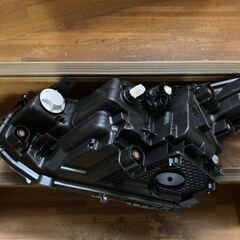 MXPB10 MXPJ10 15 LED ヤリス クロス ヘッド ライト ランプ レンズ KOITO 52-325 右