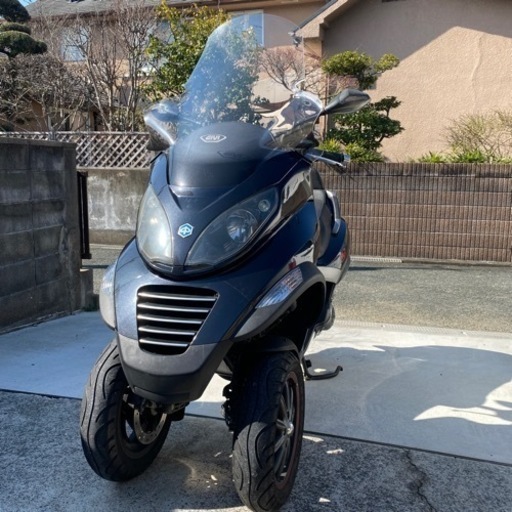 なかなか出ません！普通車免許で乗れます！ピアジオMP3  エンジンはかかりますが要修理