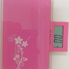 ピンクの持ち運び出来る体重計🐻