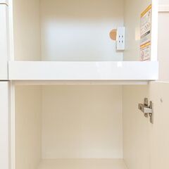 キッチンボード 3枚扉 ホワイト 鏡面 レンジボード 食器棚□横幅90cm 