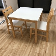ダイニングテーブル(椅子×2付き)