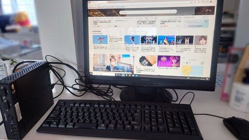 Shuttle DS57U celeron 3205U 4GB×1 SSD120GB wi-fi　AC付き モニター他フルセット