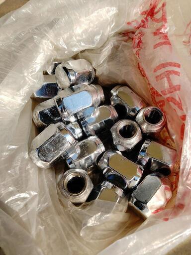 買取成立、早い者勝ち】三菱アウトランダー用スタッレスタイヤ·ホイル