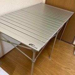 折りたたみ式キャンプテーブル