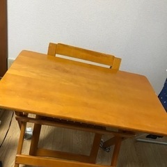 木の机と椅子(折り畳み可能)