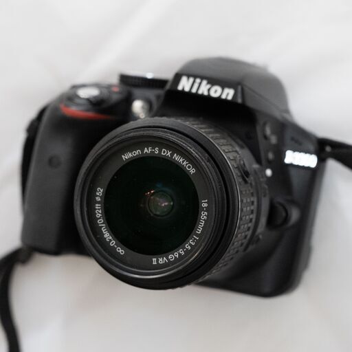 Nikon（ニコン）D3300 デジタル一眼レフカメラ・レンズキット 18-55 VR2  BLACK　箱・説明書付き　軽くて持ち歩きやすい＊初級者入門機として人気のカメラです＊