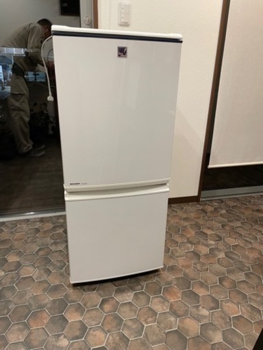 シャープ製　137ℓ冷凍冷蔵庫　キレイです