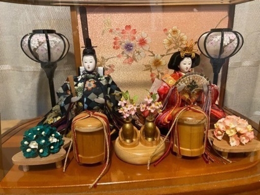 小さめお雛様　吉徳の雛人形　アクリルケース入り美品　ぼんぼり点灯
