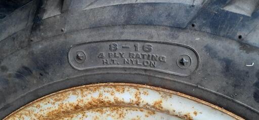BRIDGESTONE トラクター用タイヤ　8-16　トラクタータイヤ　中古