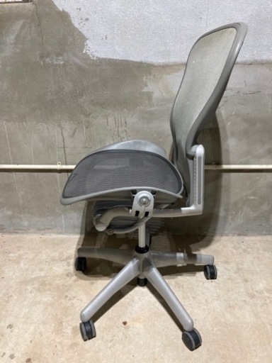 激安いHerman Miller Aeron ハーマンミラー アーロンチェア Bサイズ　パンダのミネラル色