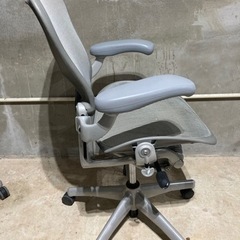 ミネラル色のハーマンミラー アーロンチェア Bサイズ Herman Miller Aeron 