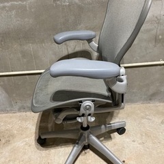 ミネラル色のハーマンミラー アーロンチェア Bサイズ Herman Miller Aeron