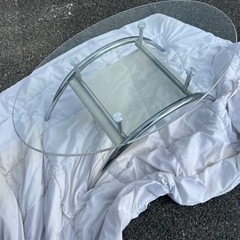 楕円形ガラスローテーブル