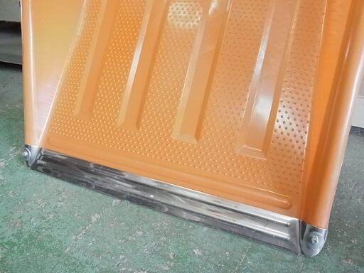 雪離れのいいエンボス加工 プラスチック製 ママさんダンプ スノー