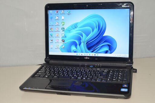 最新Windows11+office 爆速 新品SSD256GB 富士通 LIFEBOOK AH56/D i5-2520M/メモリ4GB/ブルーレイ/無線/USB3.0/Webカメラ/便利なソフト多数