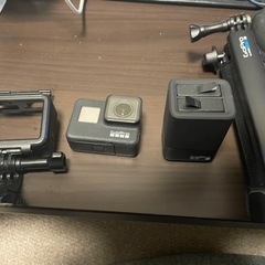 GoPro Hero7 予備バッテリー、充電器、自撮り棒付き