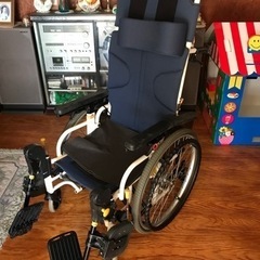 リクライニング可能車椅子 