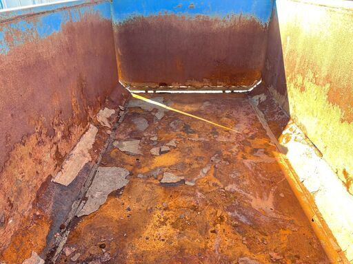 4トン車脱着用8㎥1枚扉ダンプ式コンテナ（舟底仕様）中古品③