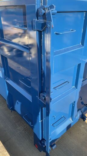 ☆新品☆アームロール用 コンテナ箱 4t 一枚扉 板厚床4.5mm 水抜き2