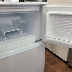 【リサイクルショップどりーむ天保山店】●40●　ヤマダ電機　２ドア冷蔵庫　YRZ-C09B1　2019年製　1人暮らしに最適♪ 容量９０L　ホワイトカラー　パッキン汚れ有　