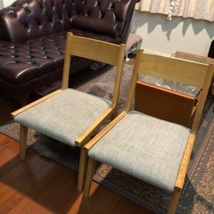 木製の椅子2脚