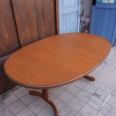 イギリスアンティークE.GOMME社 G-plan(ジープラン)Fresco(フレスコ)シリーズ チーク材 エクステンションダイニングテーブルです。北欧スタイルの4人～6人用伸長式ダイニングテーブル。CB205