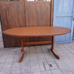 イギリスアンティークE.GOMME社 G-plan(ジープラン)Fresco(フレスコ)シリーズ チーク材 エクステンションダイニングテーブルです。北欧スタイルの4人～6人用伸長式ダイニングテーブル。CB205