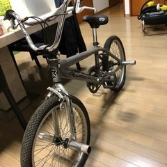 BMX タイヤパンクしてます。