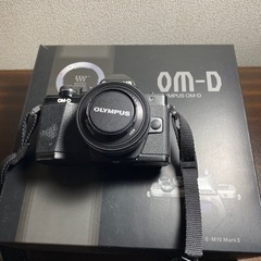 オリンパス OLYMPUS ミラーレス一眼 OM-D E-M10...