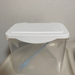 森永　エコらくパック　容器とスプーン