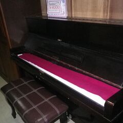 ピアノ4000円で販売　足に少しぐらつきがあります。
